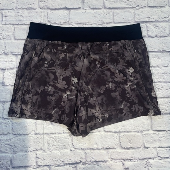 ATHLETA Brooklyn Shorts Zip Pockets Floral Print - Picture 2 of 5